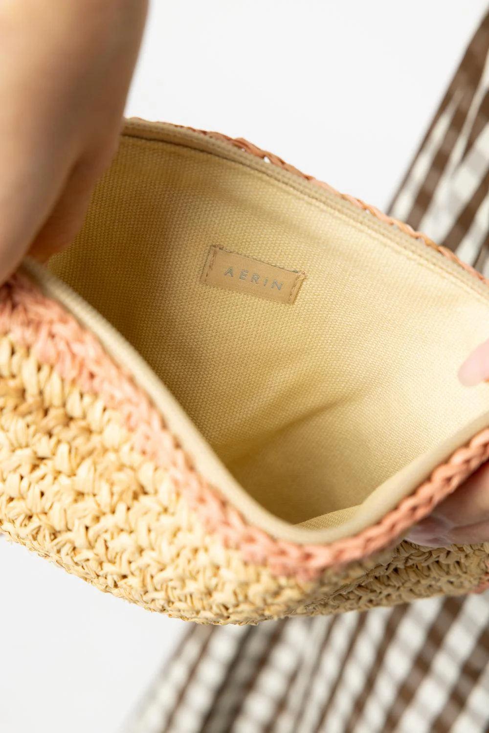 Small Raffia Pouch - Pink - Image 4