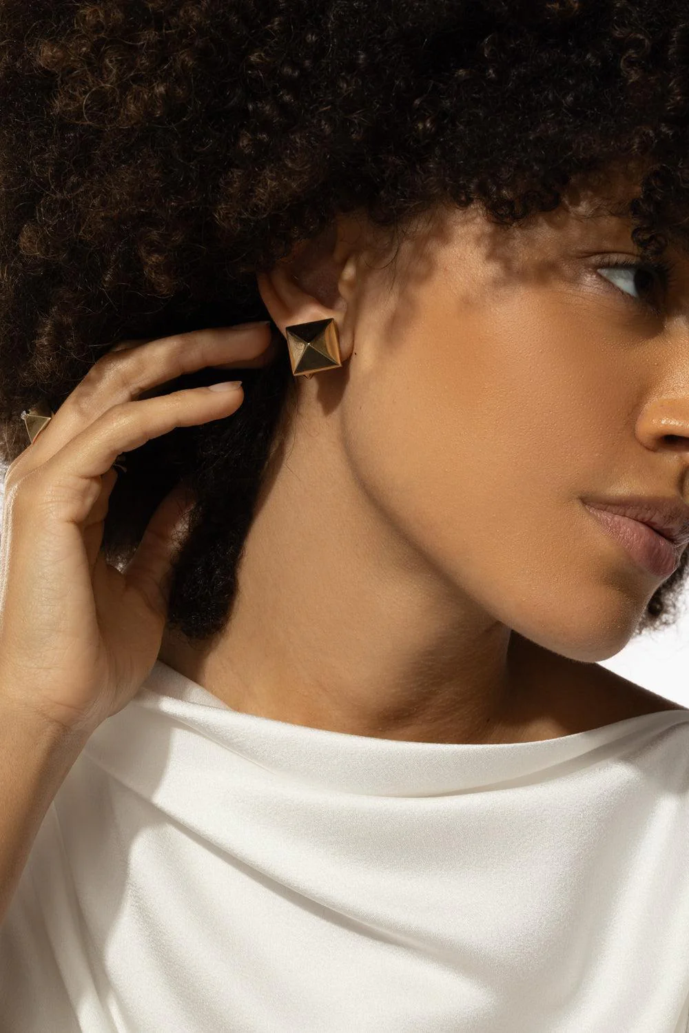 Piramide Stud Earrings - Image 2