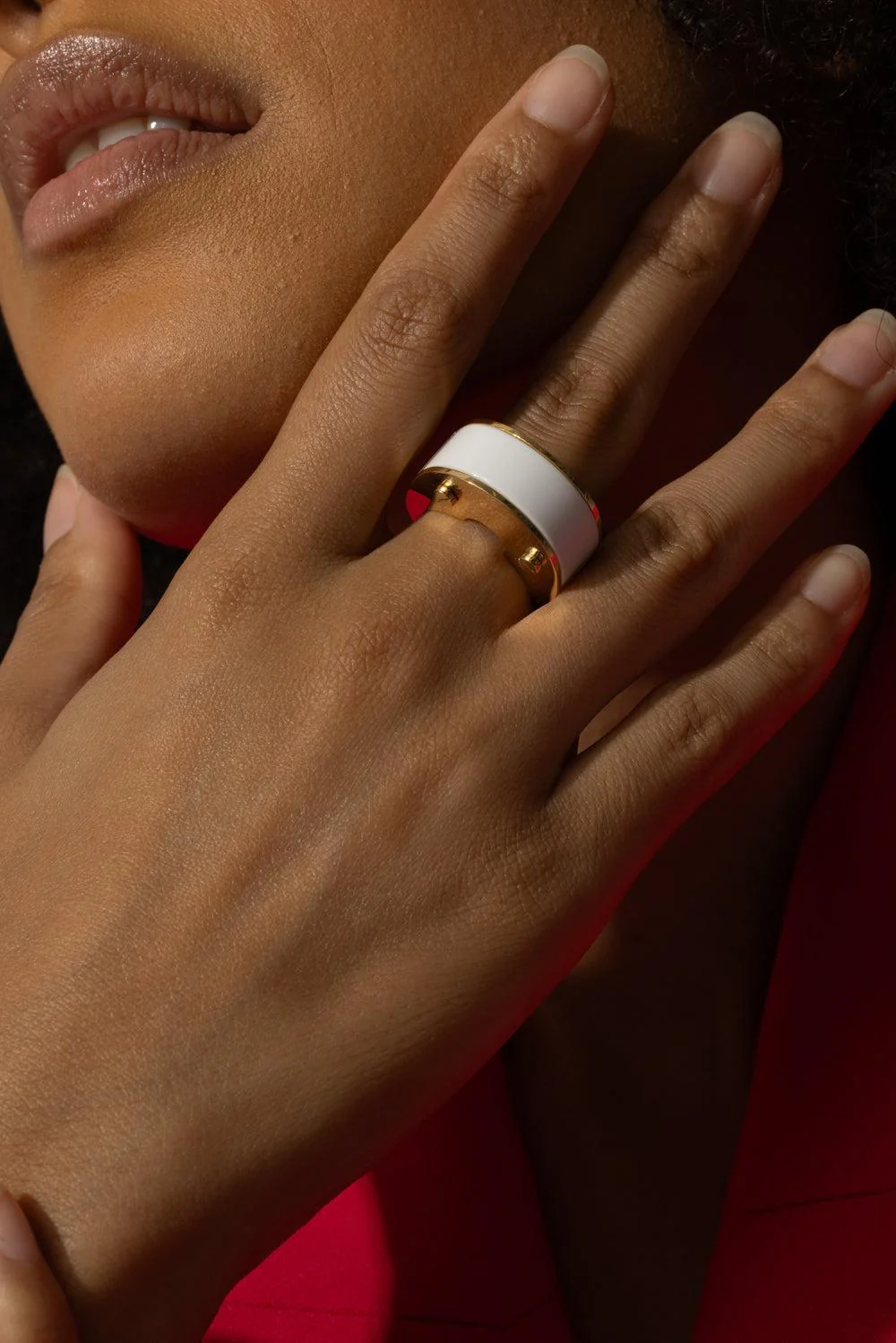 Whte Onyx Luna Curva Ring - Image 2
