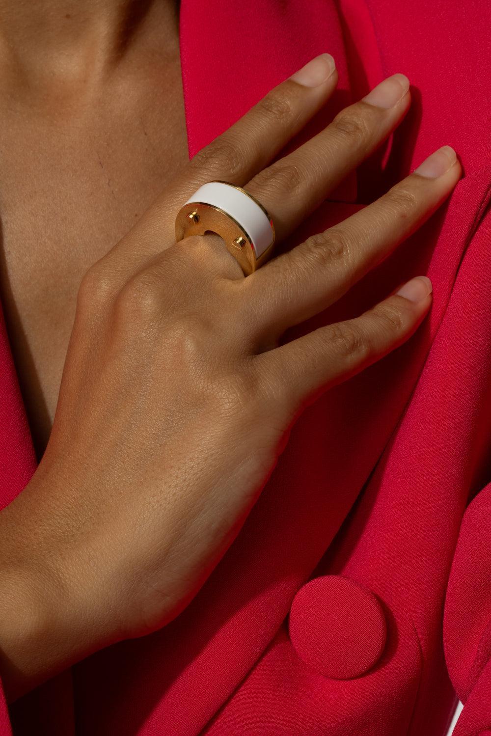 Whte Onyx Luna Curva Ring - Image 4