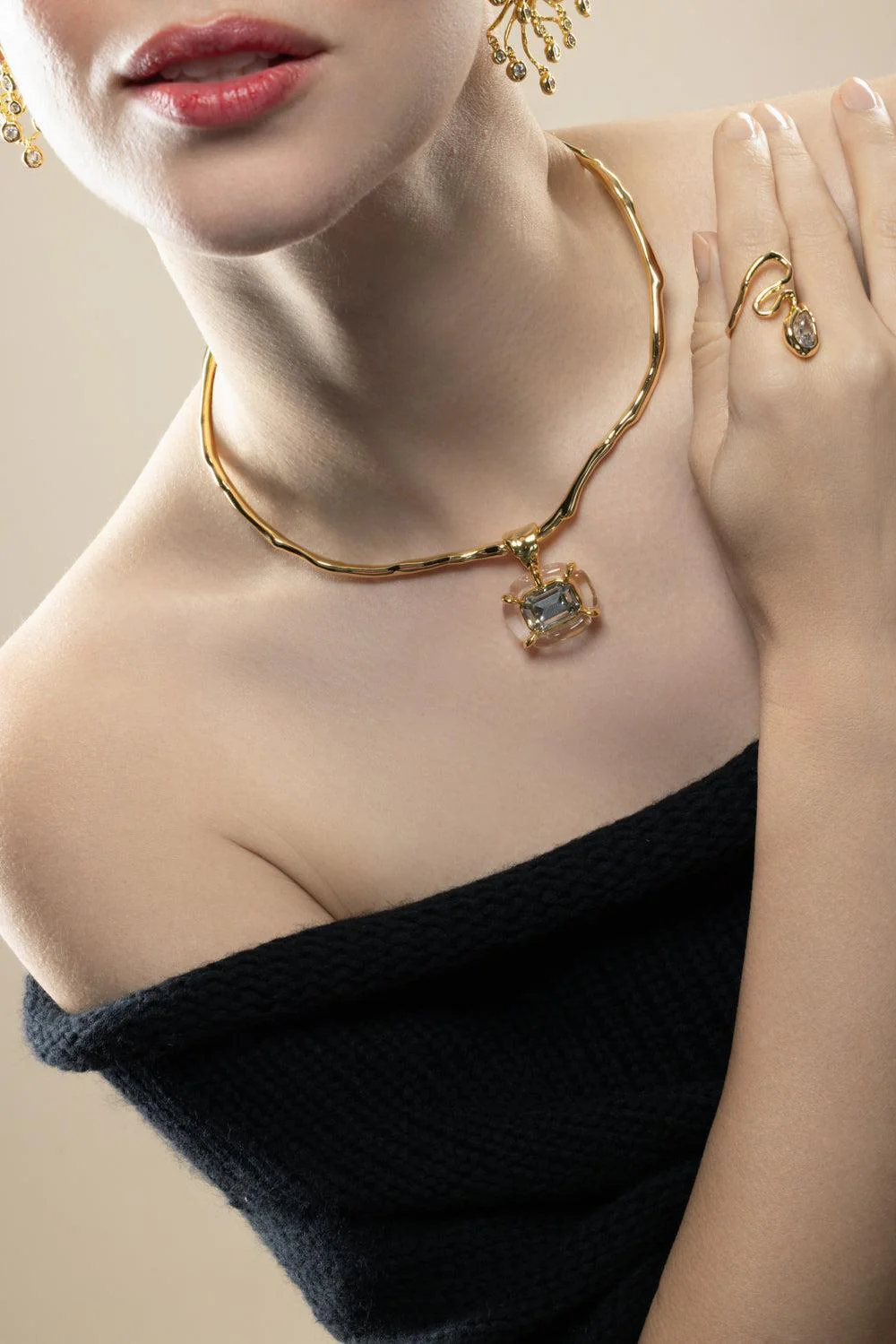 Crystal Liquid Lucite Jeweled Collar Necklace - Image 5