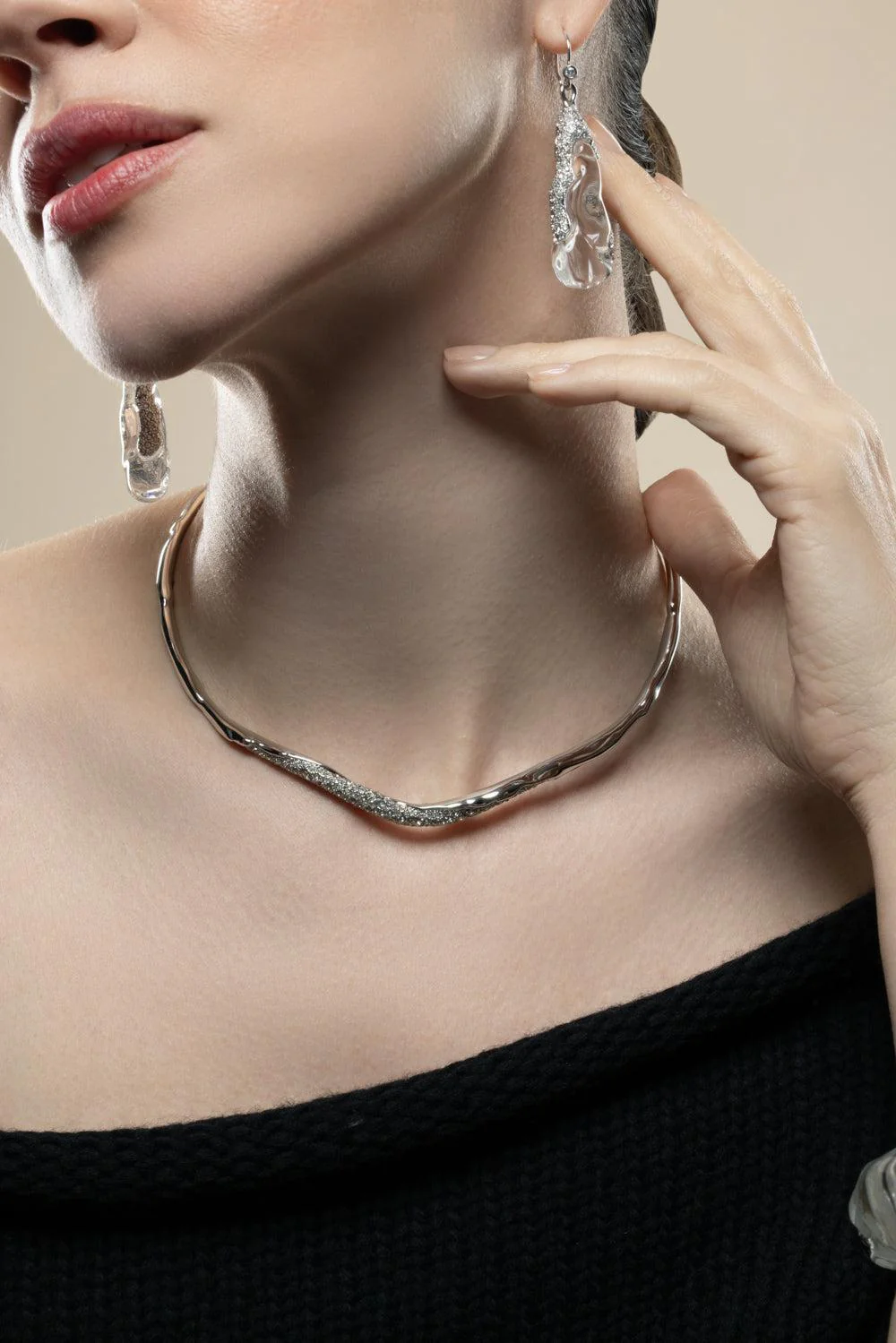 Crystal Solanales Skinny Collar Necklace - Image 5
