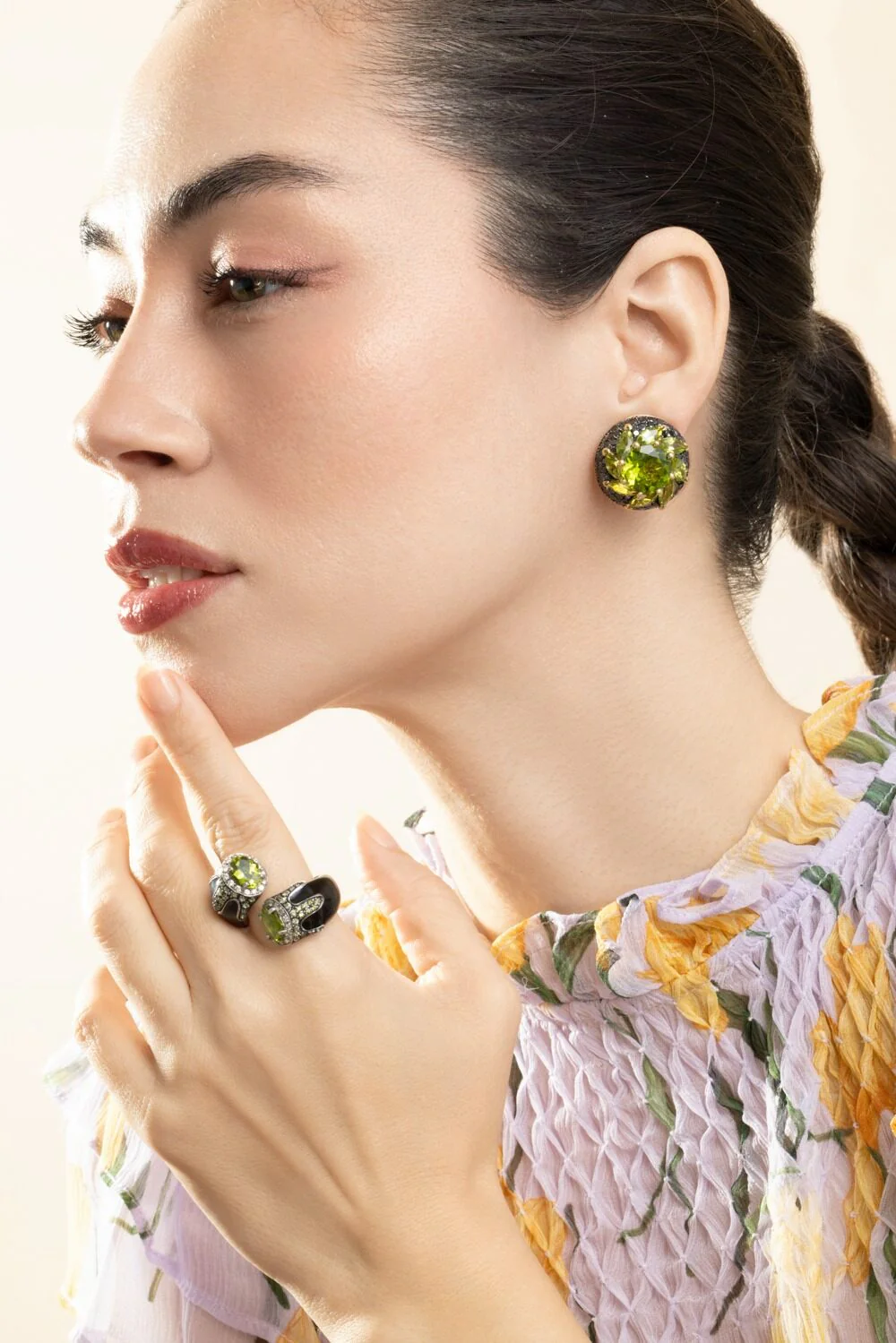 Diamond Peridot Round Black Earrings - Image 2