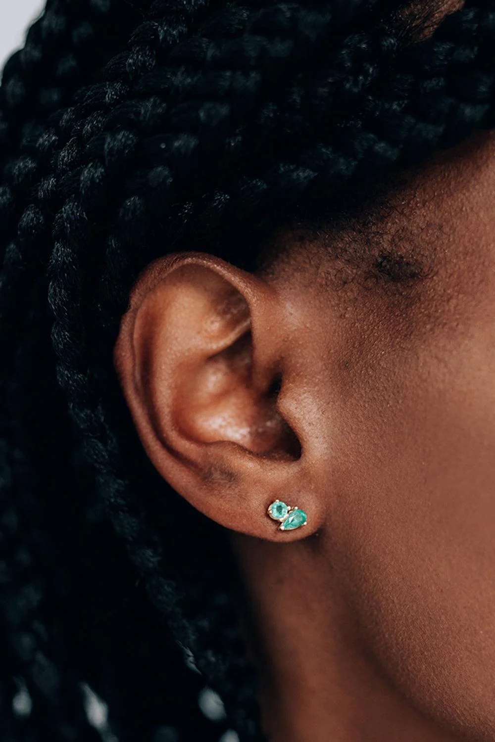 Jumelle Emerald Stud Earring - Image 2