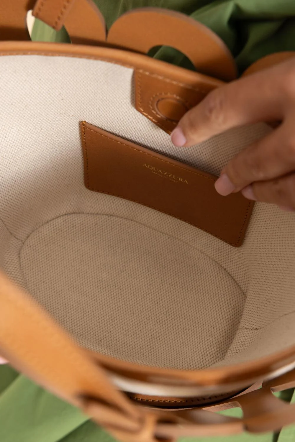 Medium Artistè Tote Bag - Natural Caramel - Image 5
