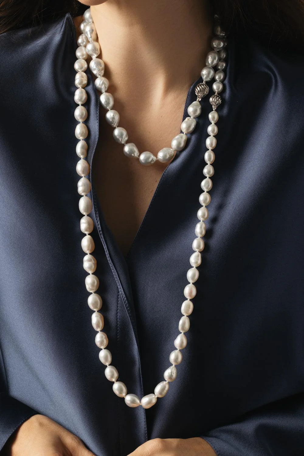 White South Sea Baroque Pearl Necklace - White Gold - Image 4