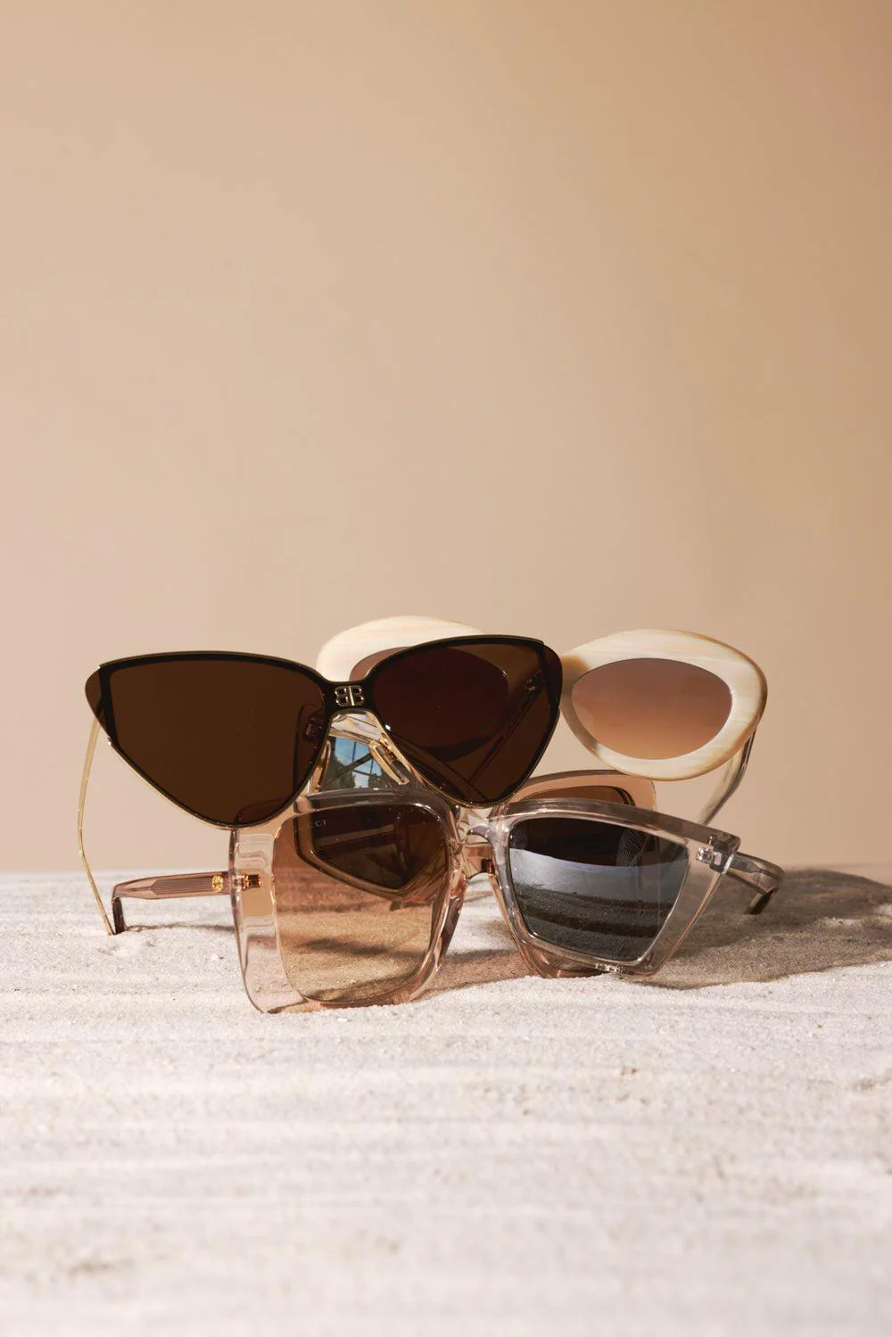 Exaggerated Cat Eye Sunglasses - Image 5