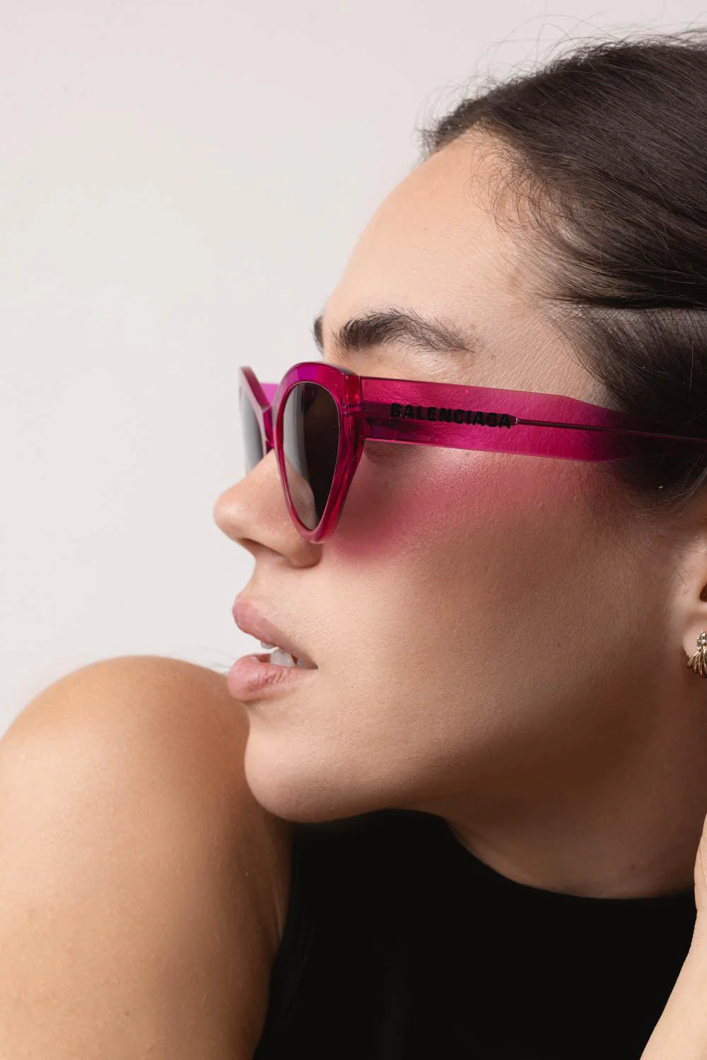 Sleek Cat Eye Logo Sunglasses - Image 3