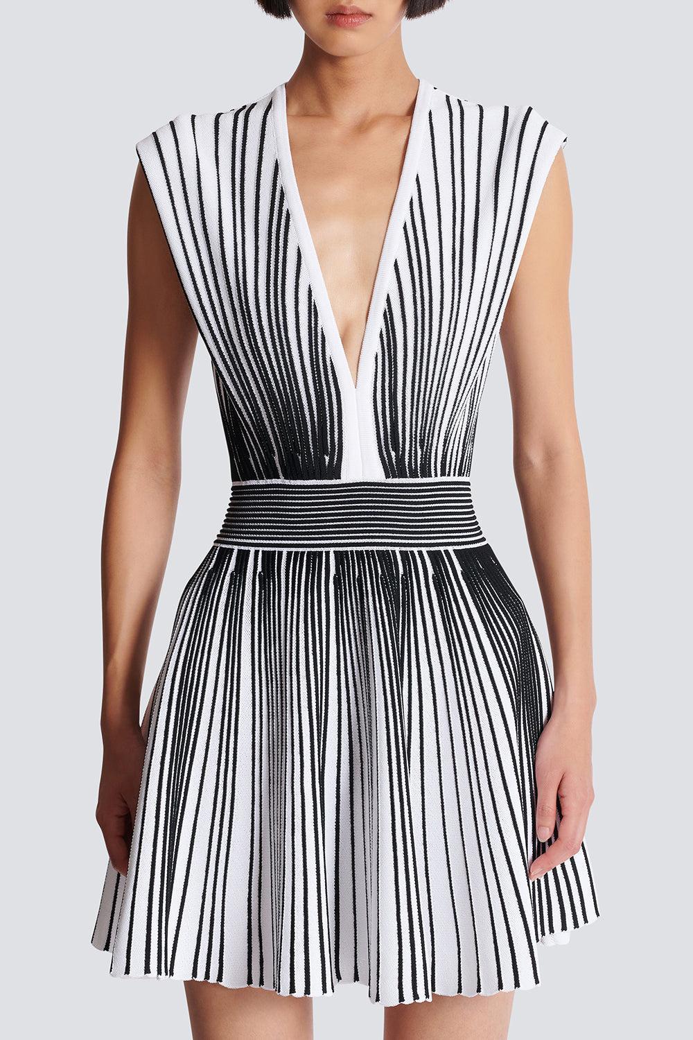 Short Sleeve V-Neck Short Dress - Image 2