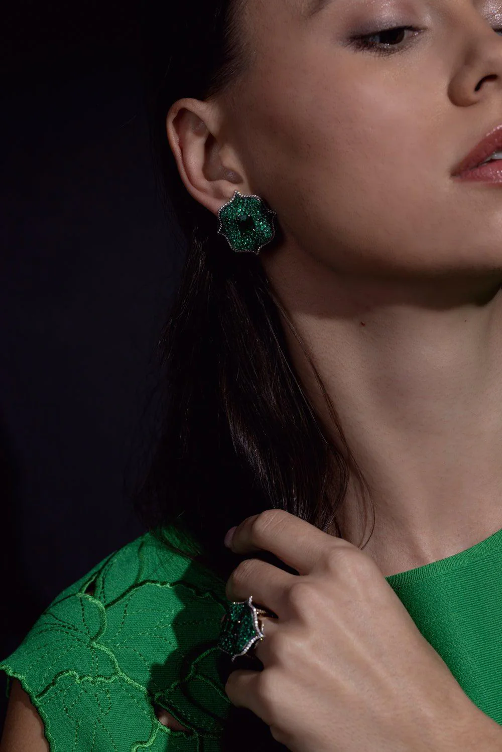 Lotus Emerald Earrings - Image 4