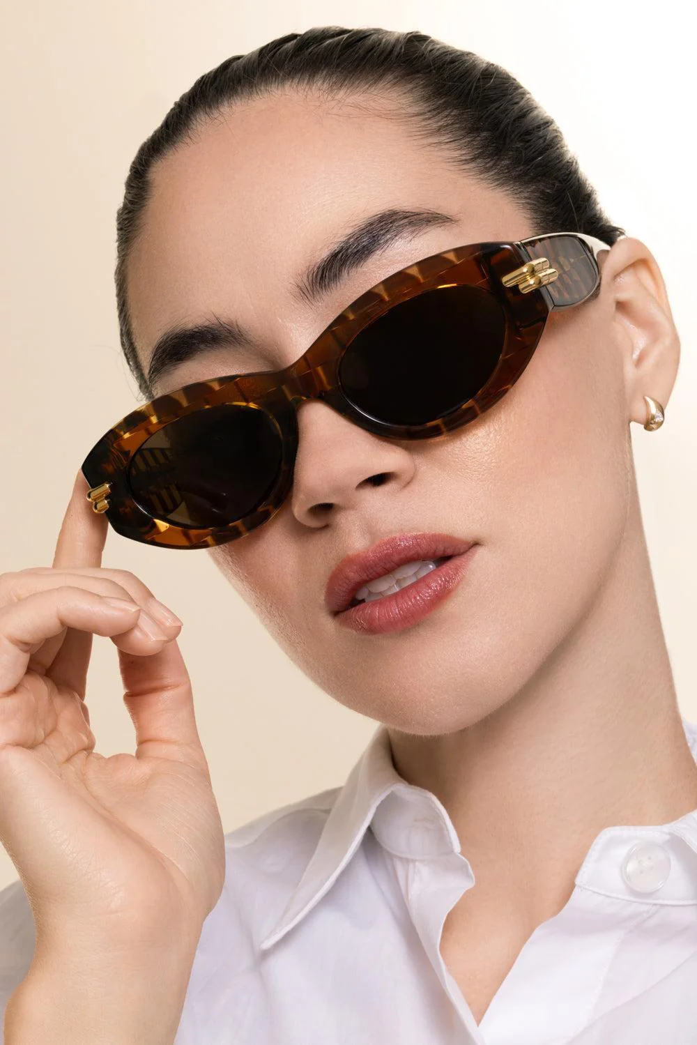 Bold Ribbon Oval Sunglasses - Image 3