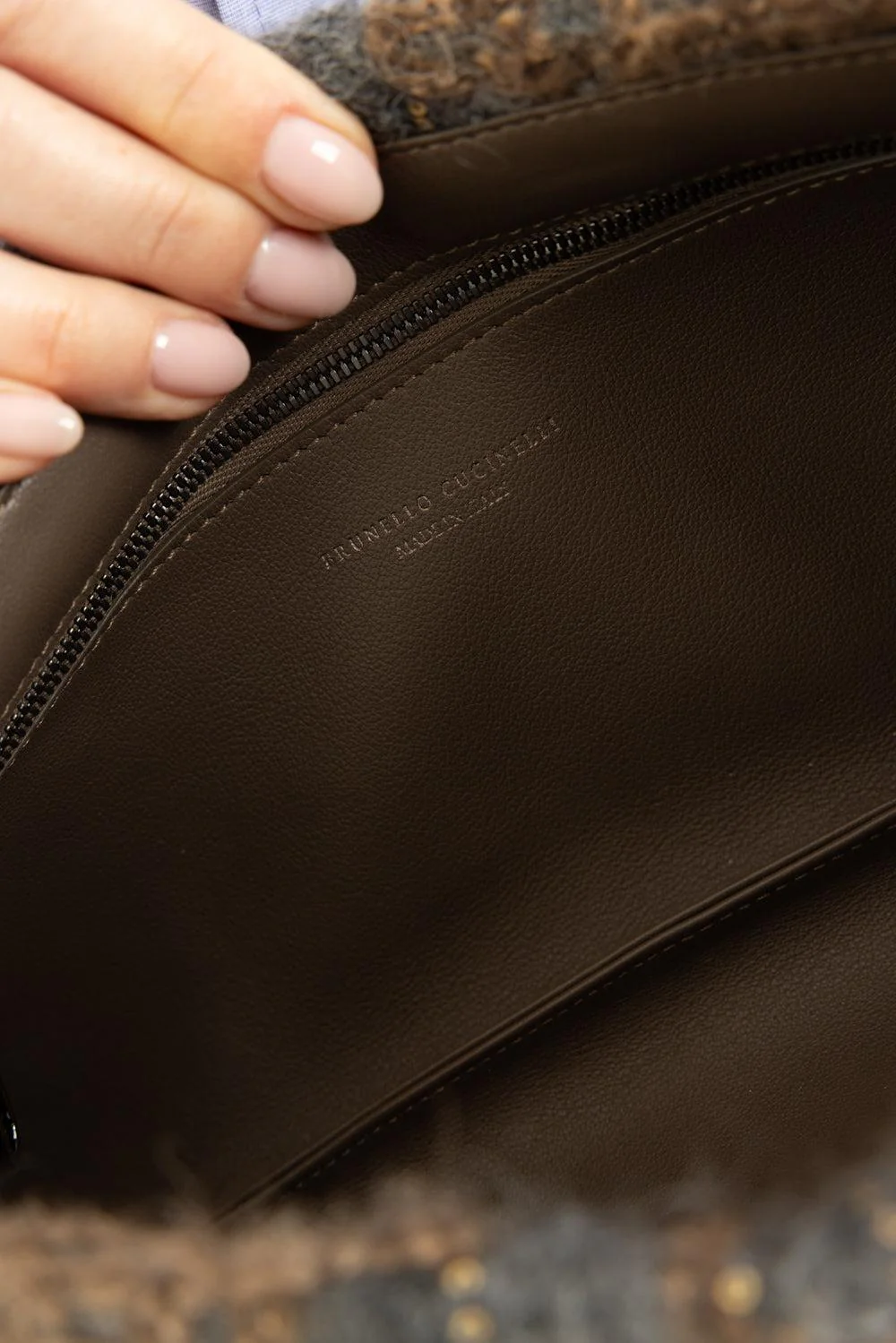 Dazzling Prince Of Wales Essence Pouch Bag - Image 3