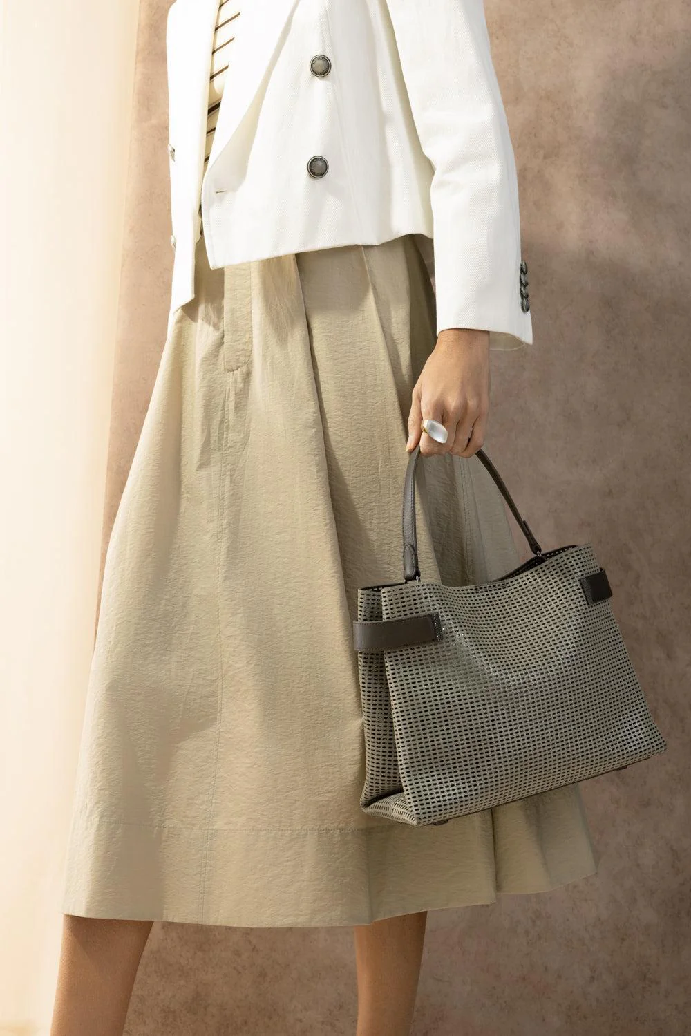 Essence Medium Bag - Image 4
