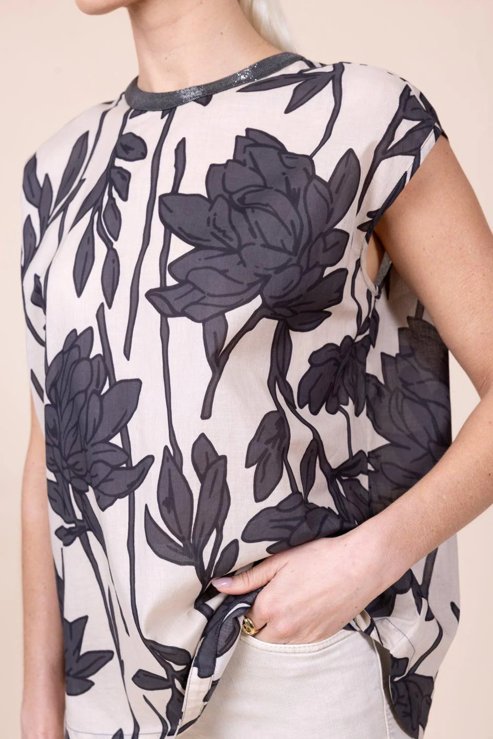 Monili Collar Cap Sleeve Blouse - Image 2