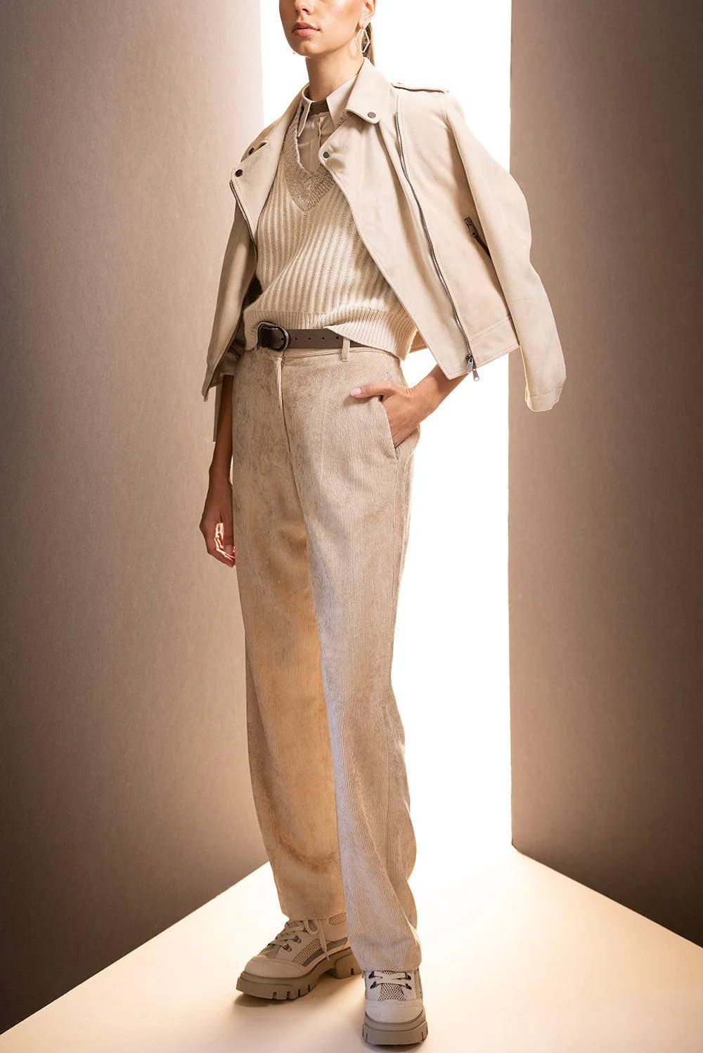 Single Pleat Loose Pants - Image 4
