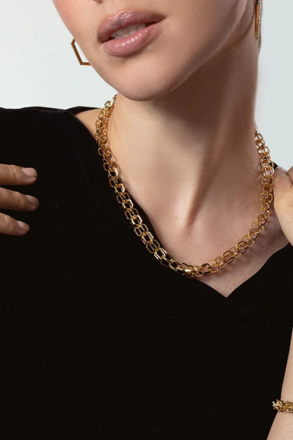 B Home Medium Link Necklace - Image 6