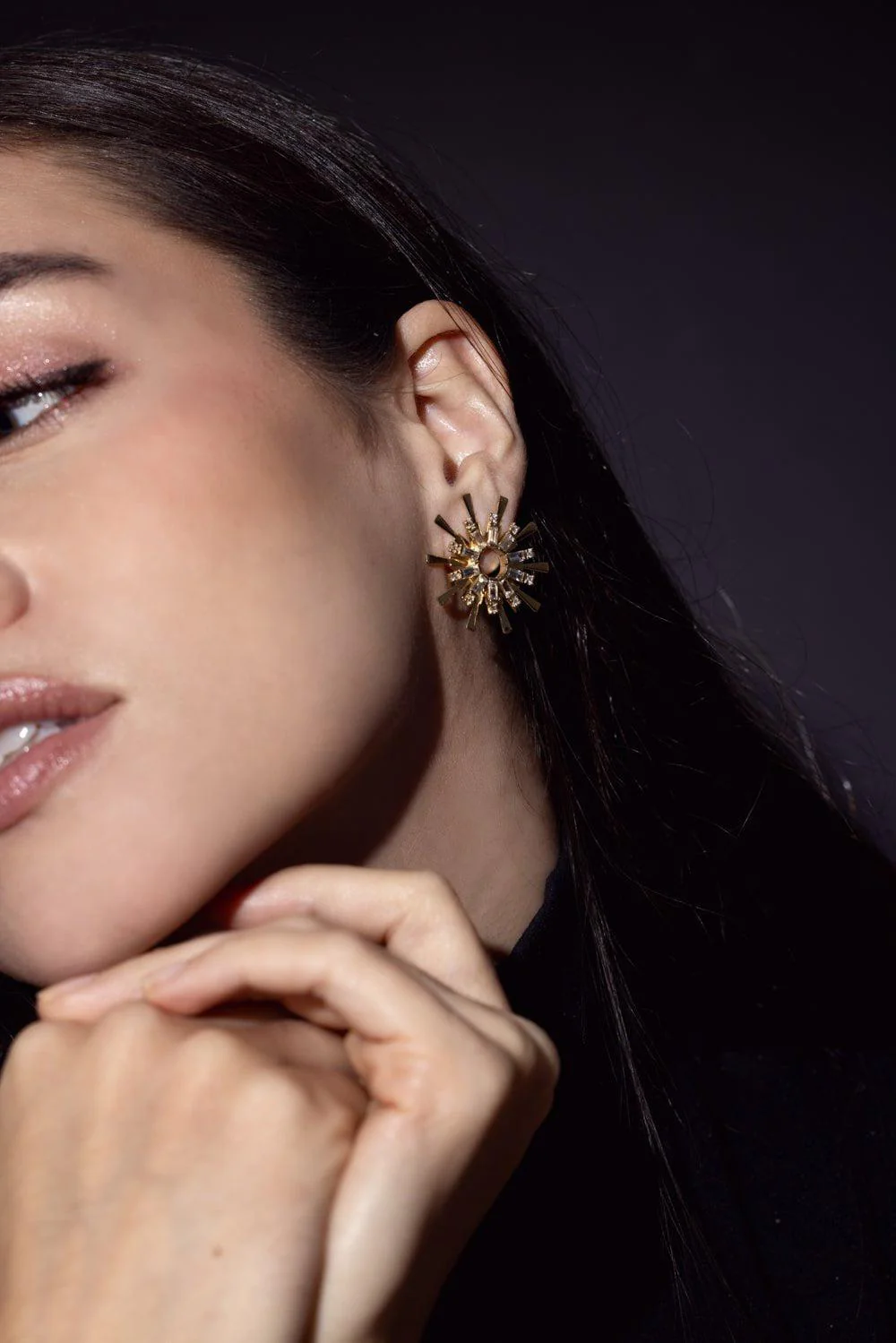 Valentim Baguette Medium Hoop Earrings - Image 3