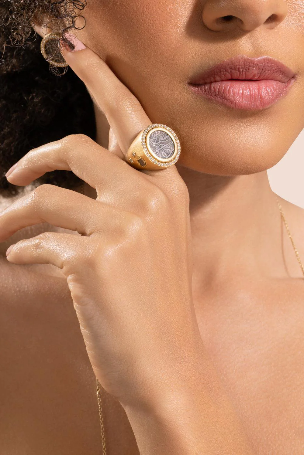 Diamond Antiquity Coin Ring - Image 3