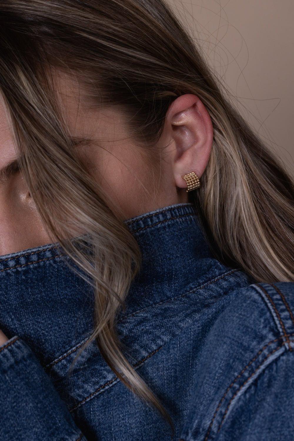 Poppy Rae Pebble Row Hoop Earrings - Image 4