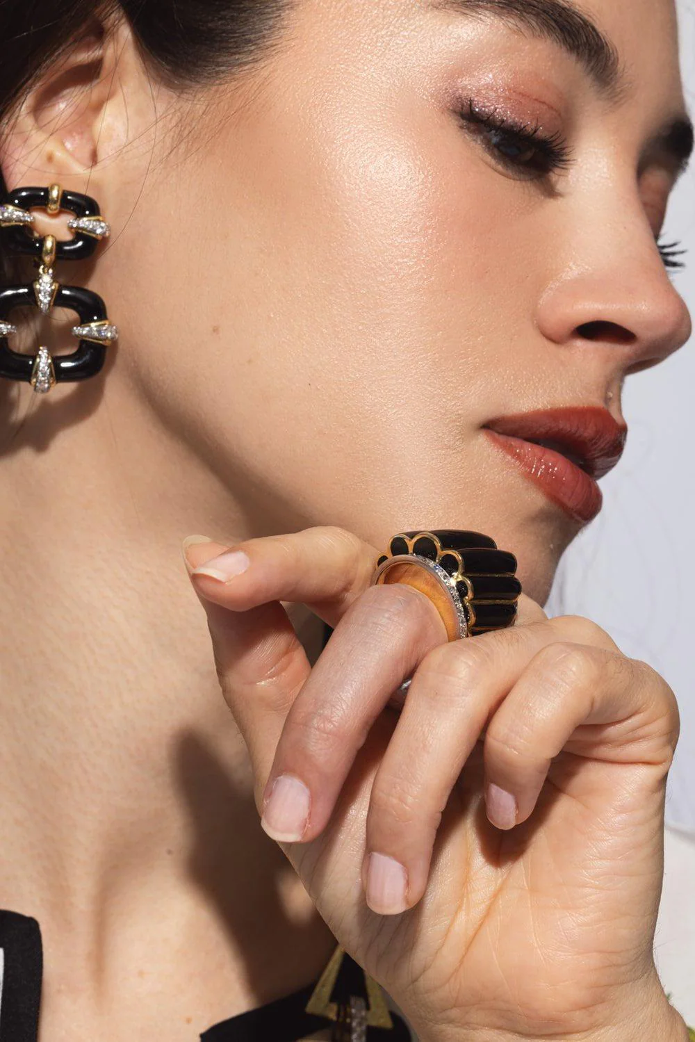 Black Enamel Scallop Ring - Image 3