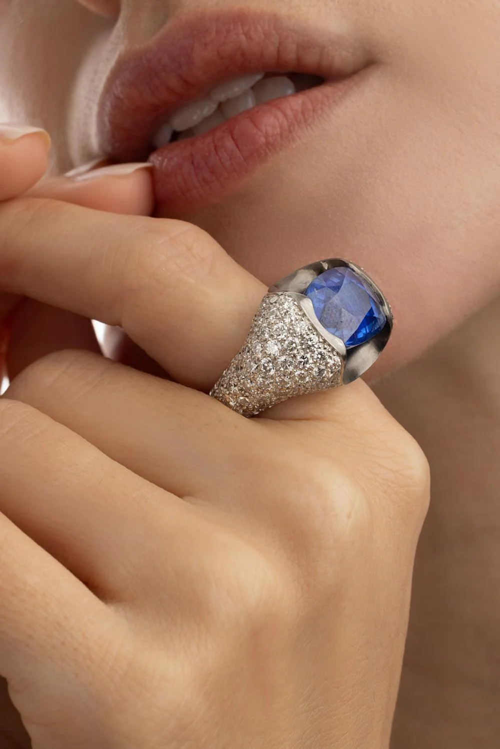 Blue Sapphire Diamond Ring - Image 4