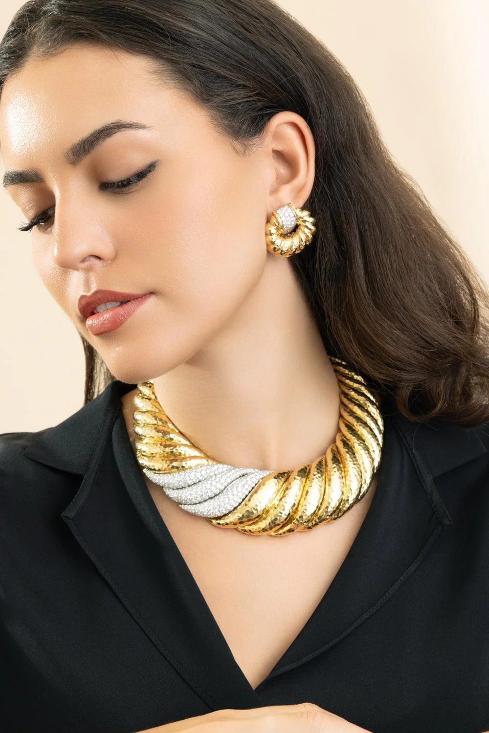 Diamond Hammered Boulevard Necklace - Image 2