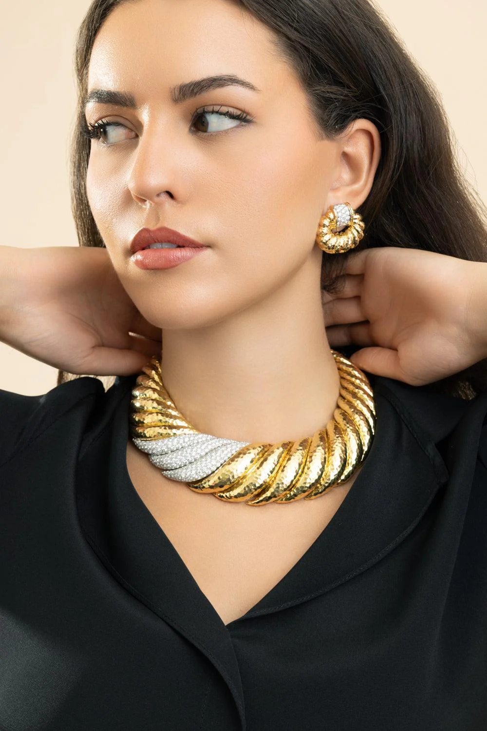 Diamond Hammered Boulevard Necklace - Image 4