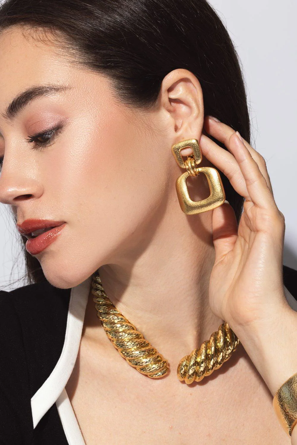 Hammered Retro Hoop Earrings - Image 3