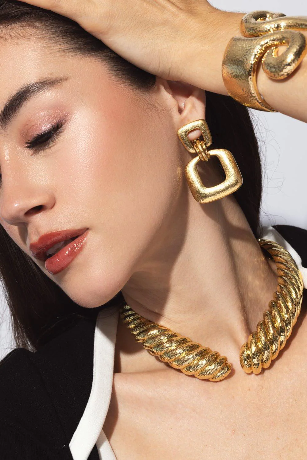 Hammered Retro Hoop Earrings - Image 4