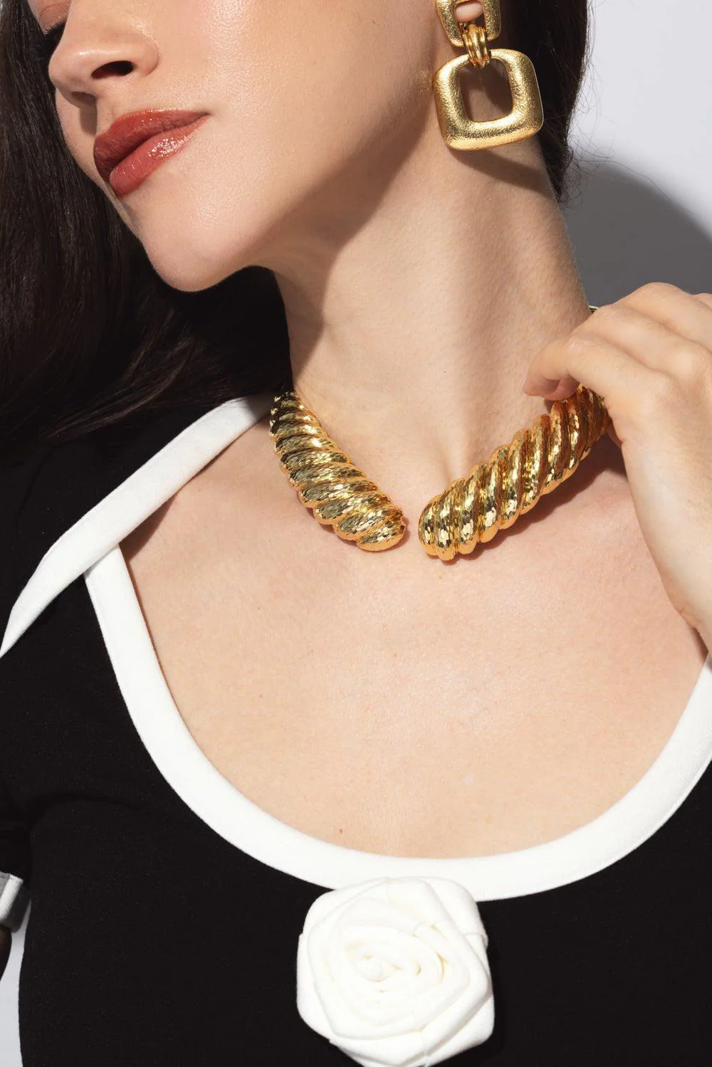 Hammered Roll Collar - Image 2