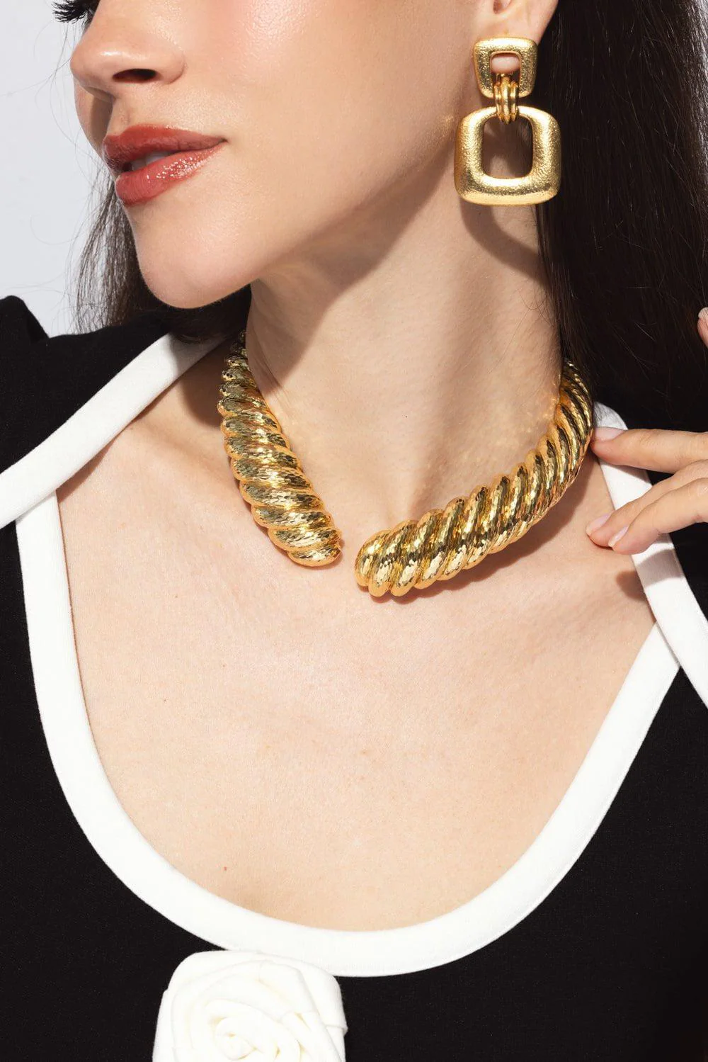 Hammered Roll Collar - Image 3