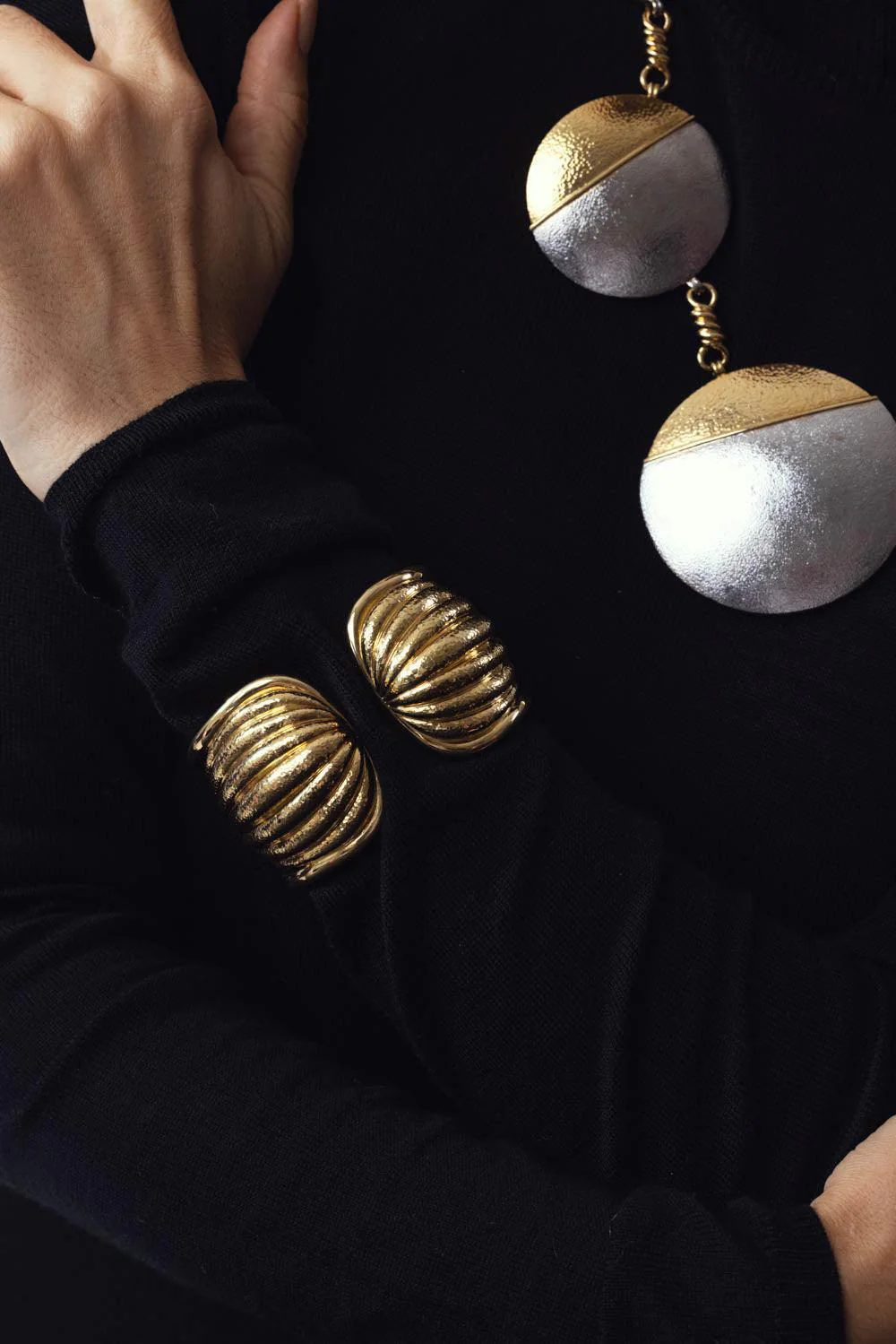 Hammered Scallop Cuff Bracelet - Image 3