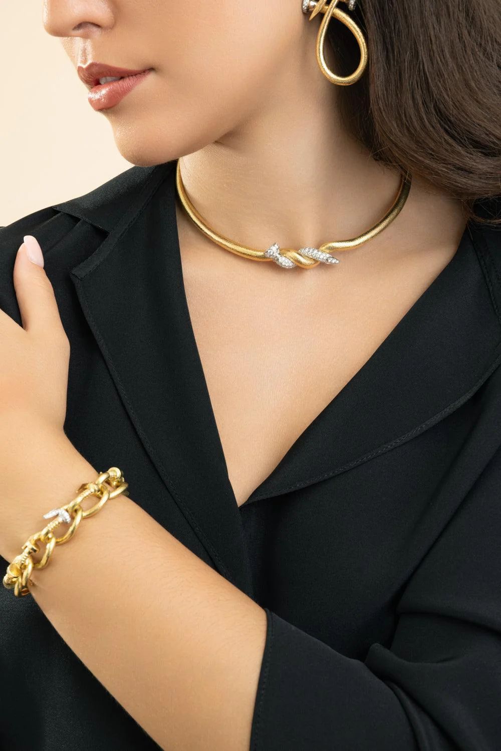 Two Tone Hammered Twisted Nail Necklace - Image 2