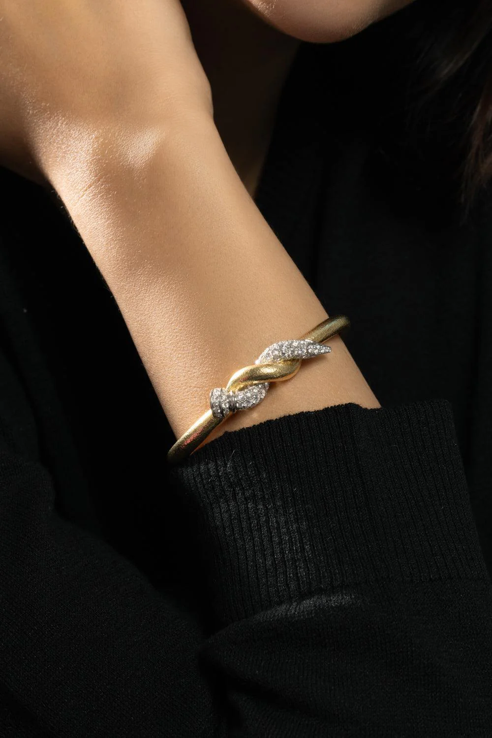 Two Tone Twisted Diamond Nail Cuff - Image 2