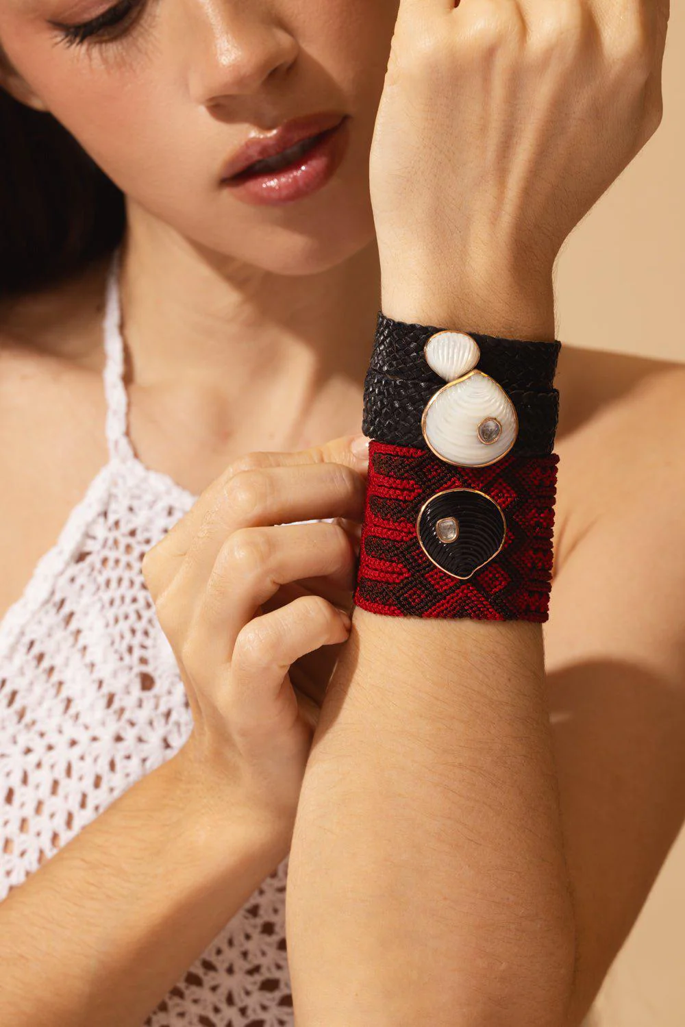 Classic Anadara Pearl Leather Bracelet - Image 2