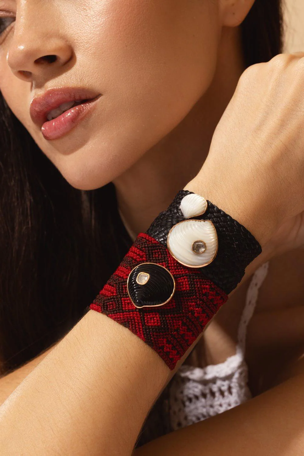 Classic Anadara Pearl Leather Bracelet - Image 3