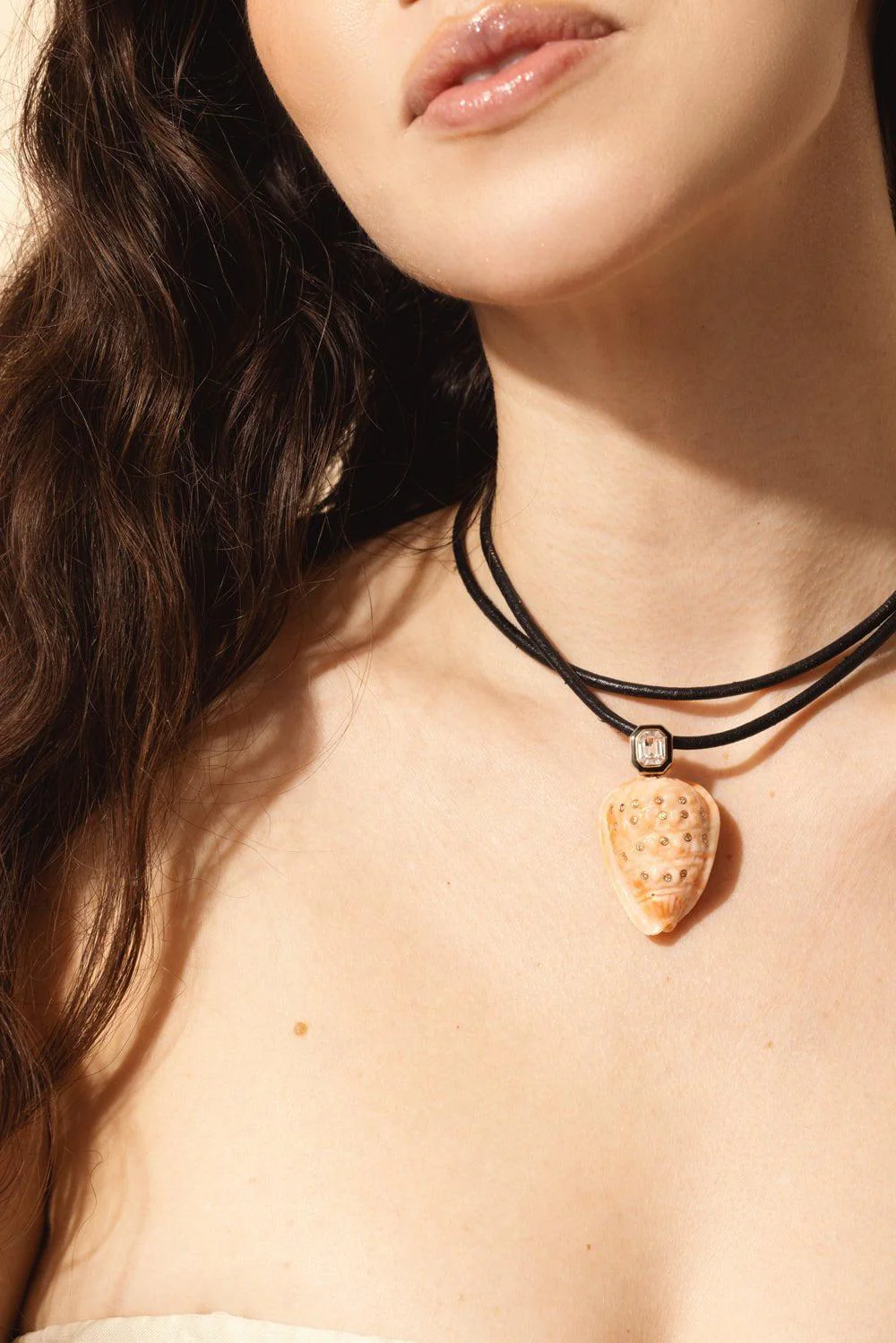 Diamond Helmet Shell Pendant - Image 3
