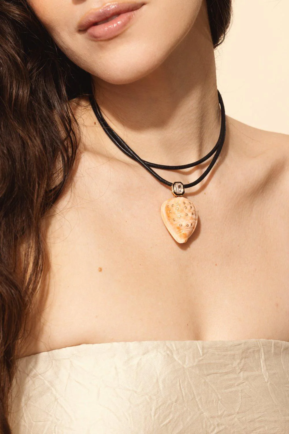 Diamond Helmet Shell Pendant - Image 4