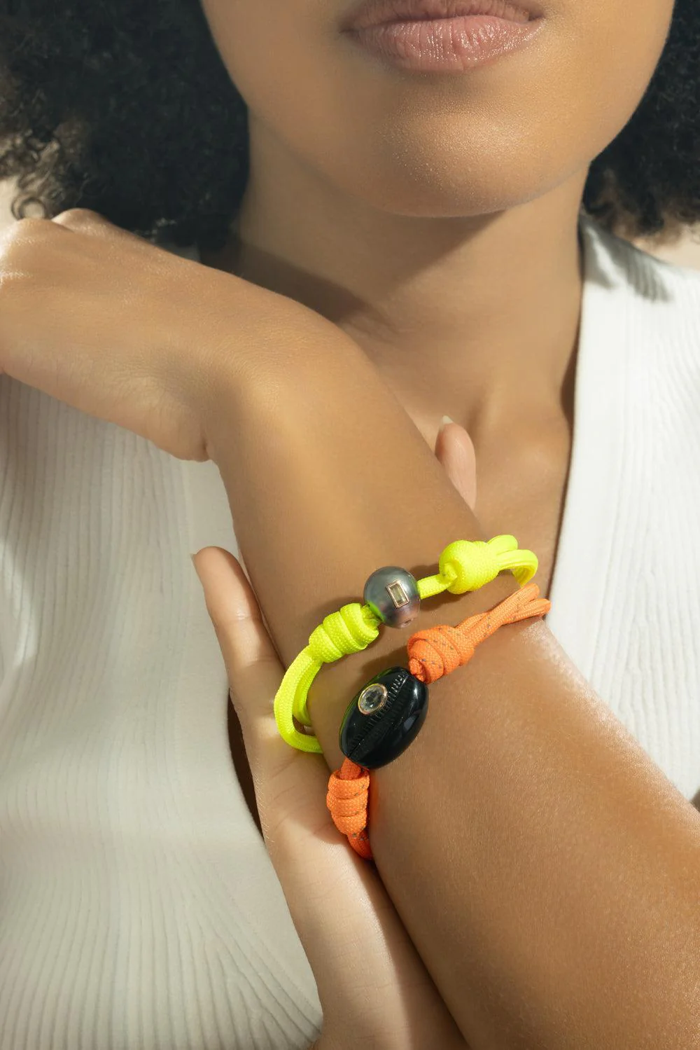 Onyx Sillimanite Classic Cowrie Red Bracelet - Image 3