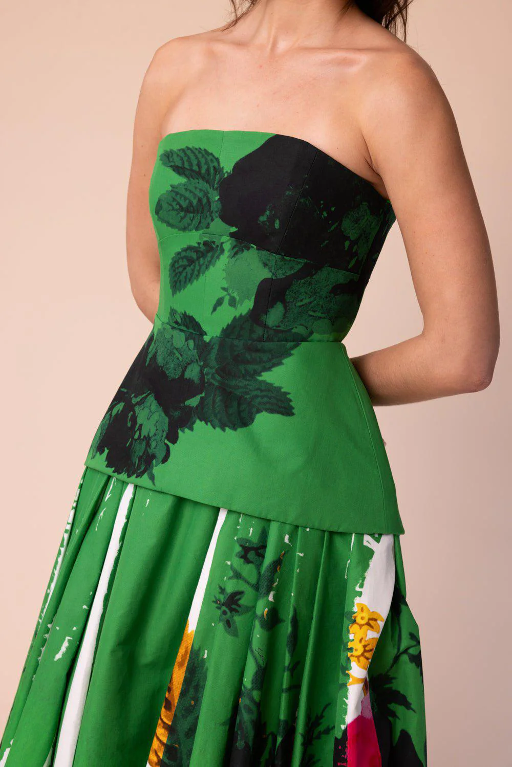 Sleeveless Full Skirt Cocktail Dress - Image 3