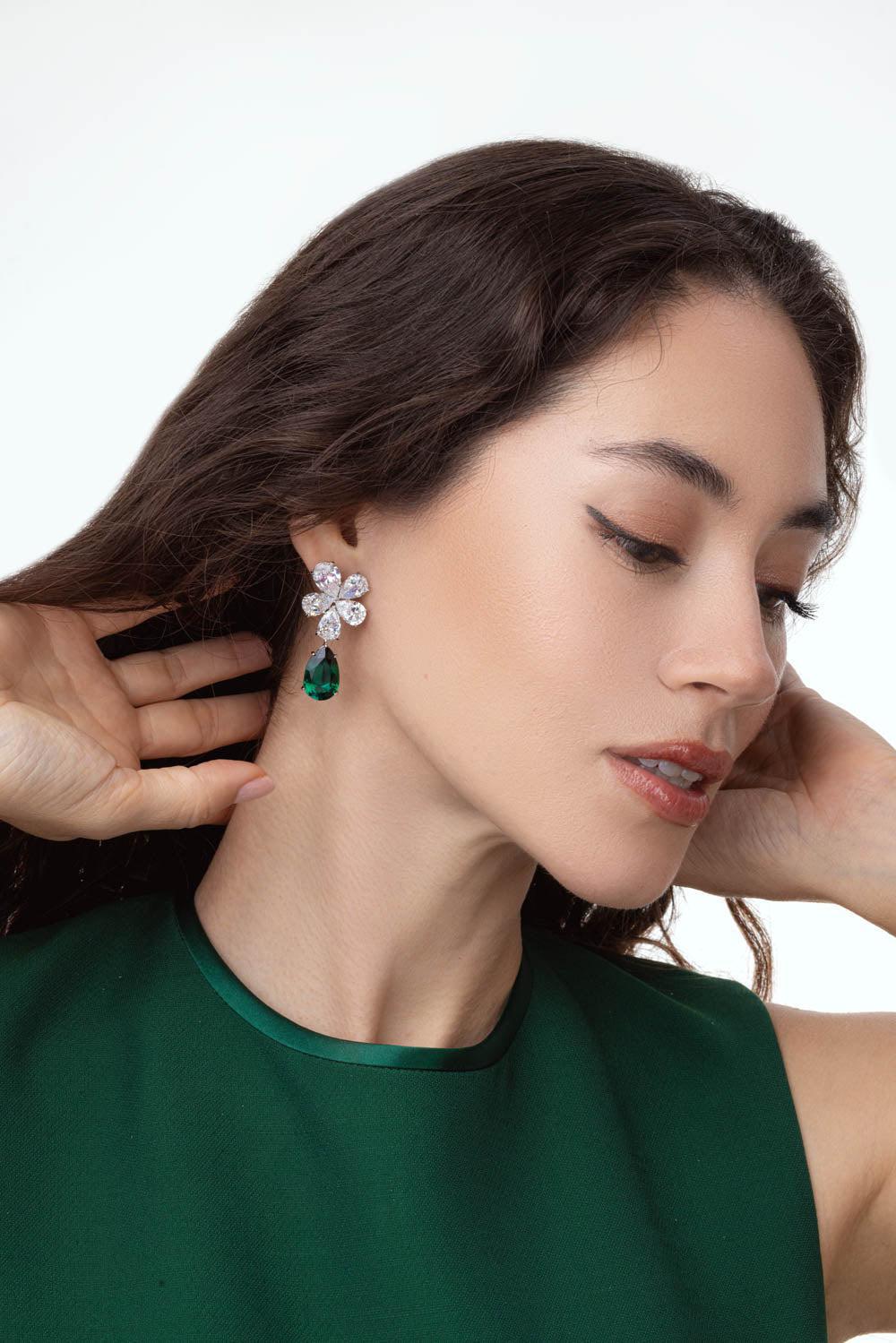 Large Cluster Emerald Clip Earrings - Image 3