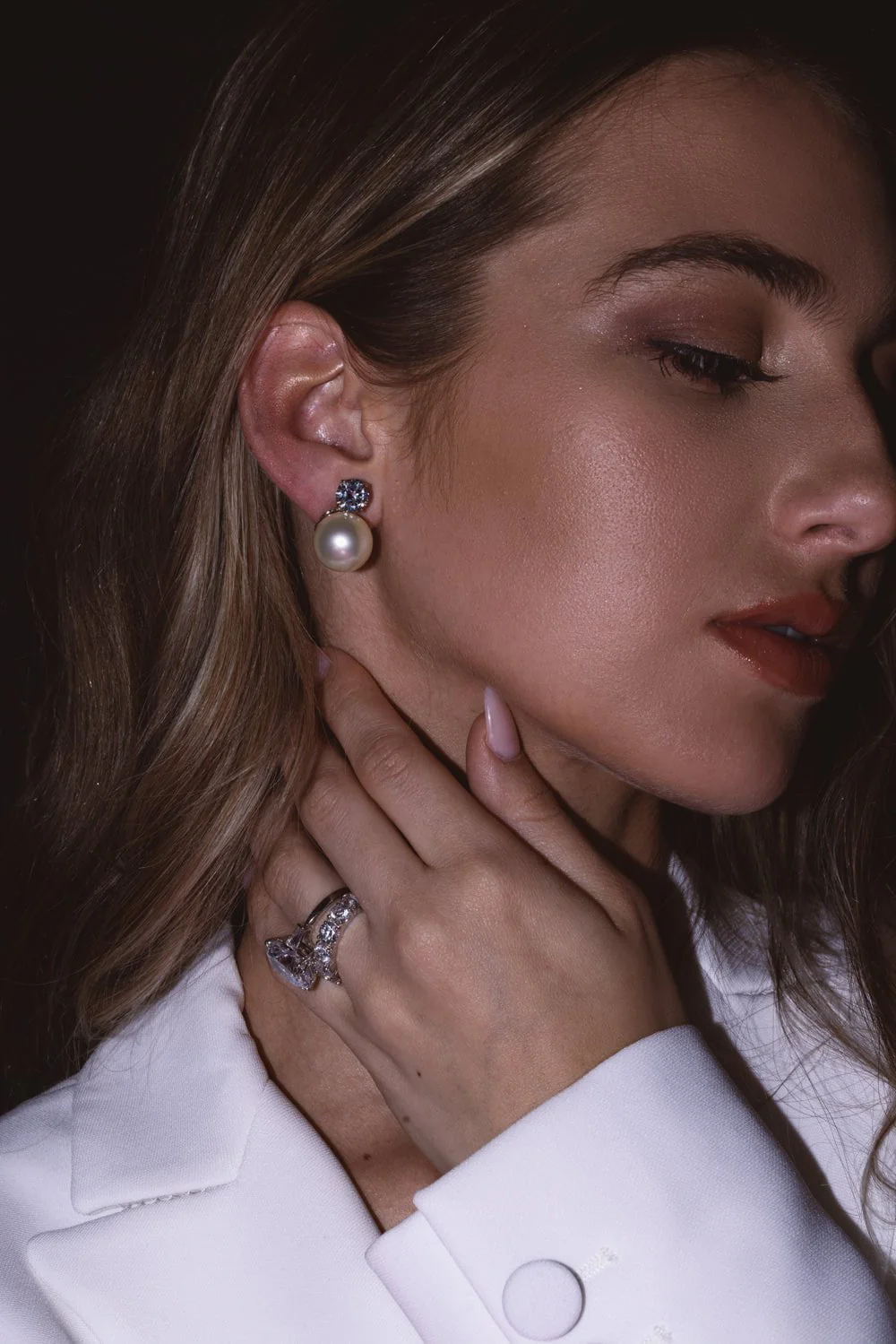 Round Pearl Stud Earrings - Image 3