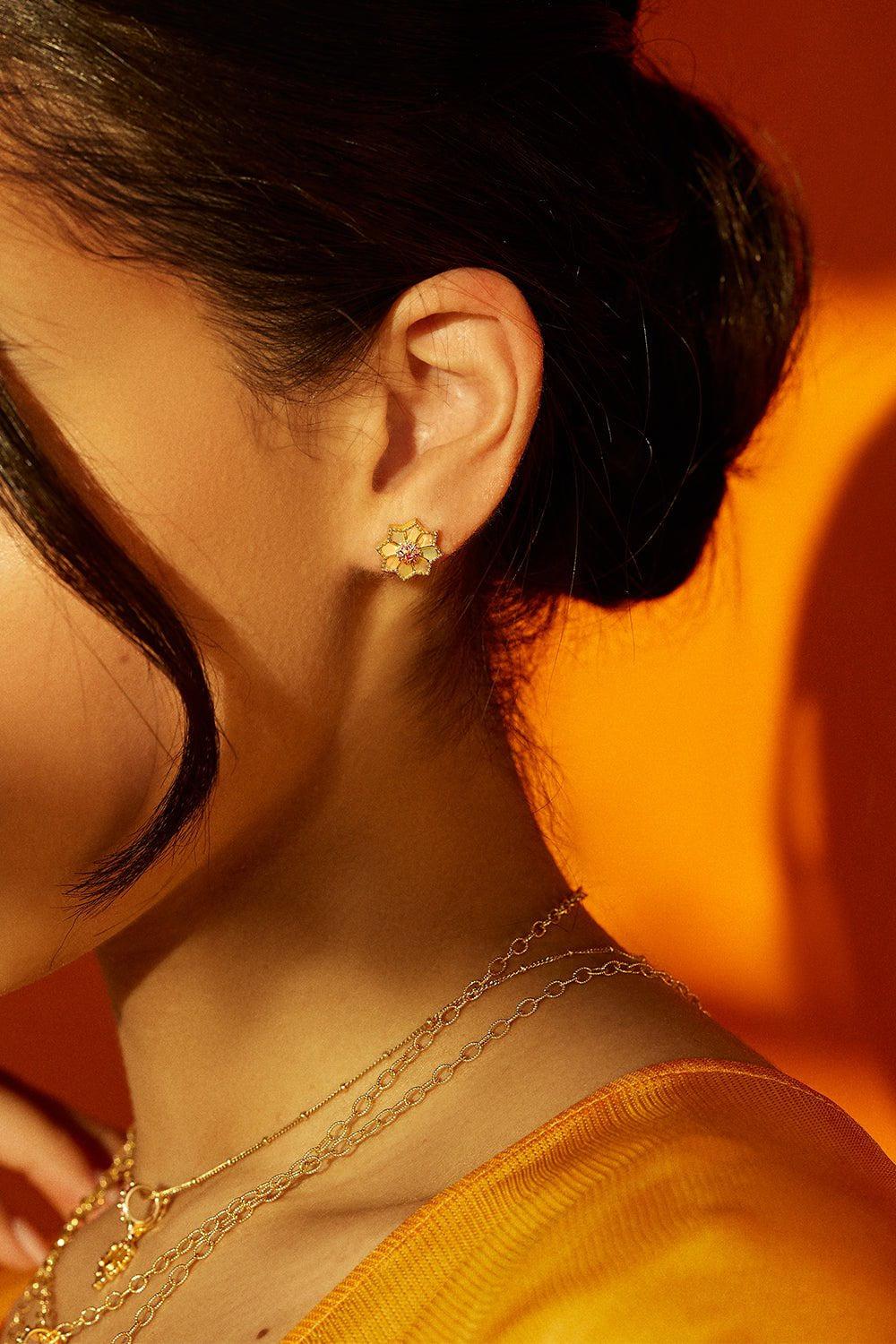 FEZ PEARL STUD EARRINGS - Image 2
