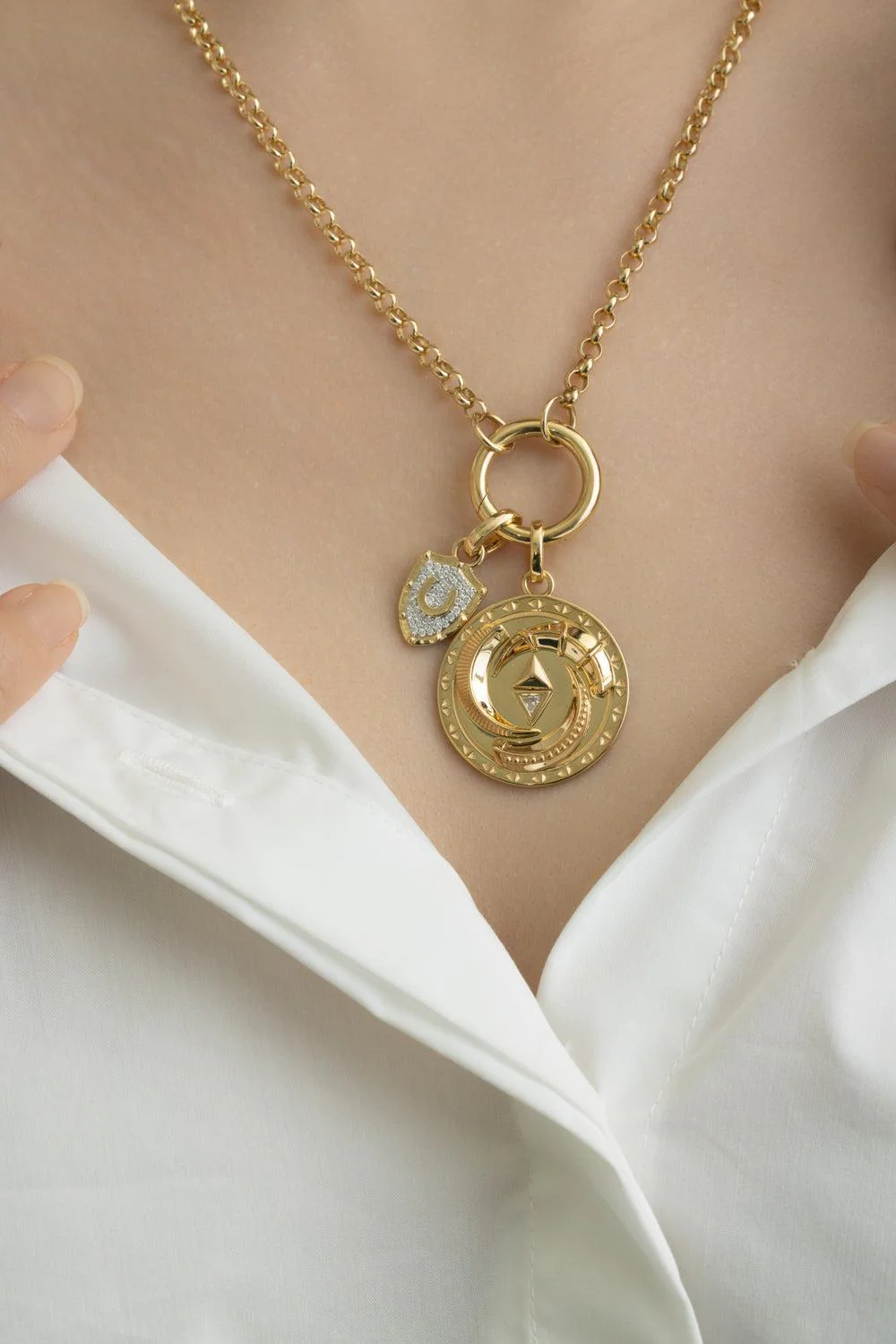 Horseshoe Crest Miniature Pendant - Image 2