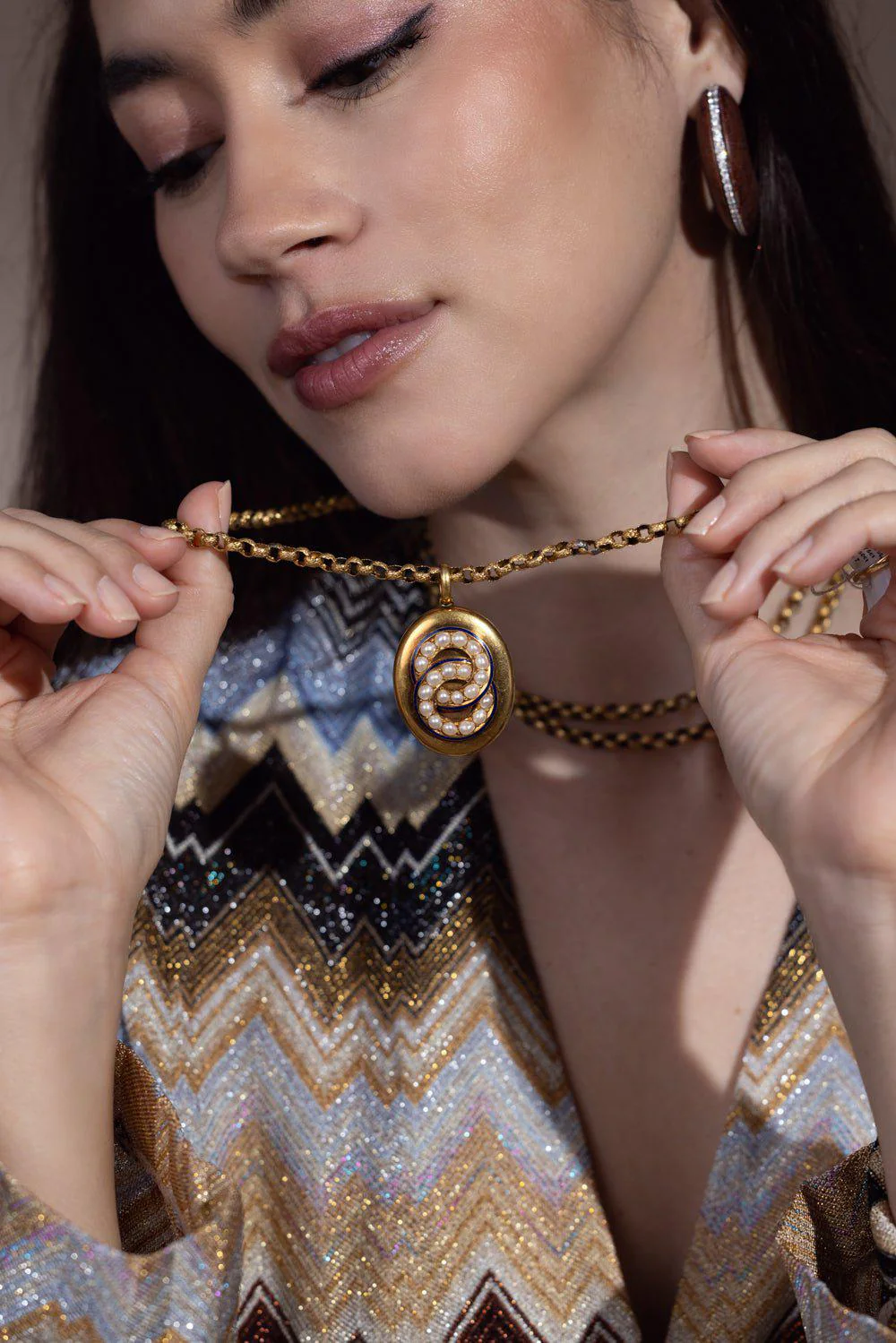 Split Intersected Circle Locket - Image 2
