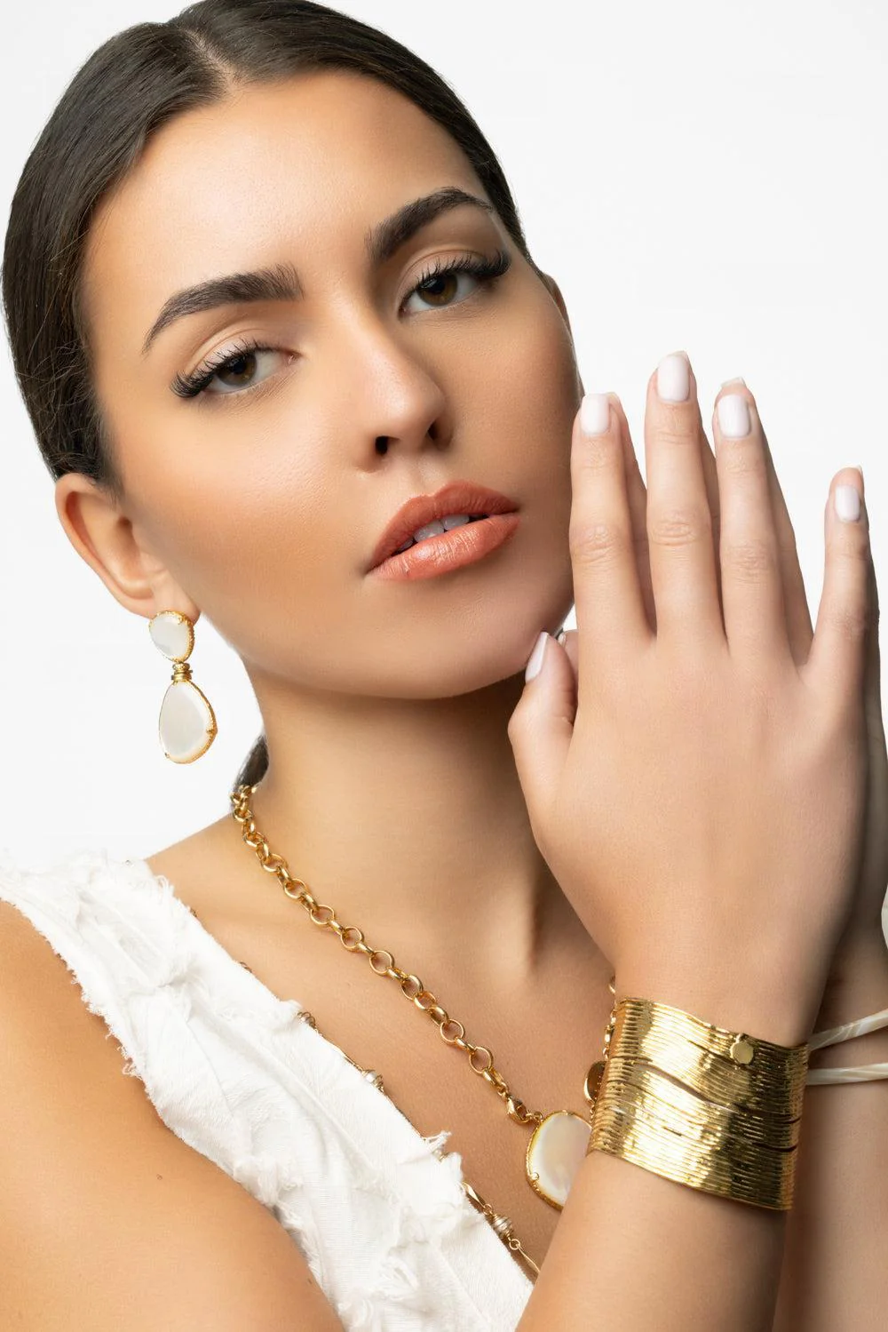 Small Pearl Silia Earrings - Image 3
