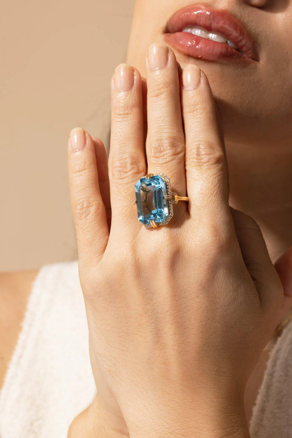 Blue Topaz Diamond Ring - Image 4