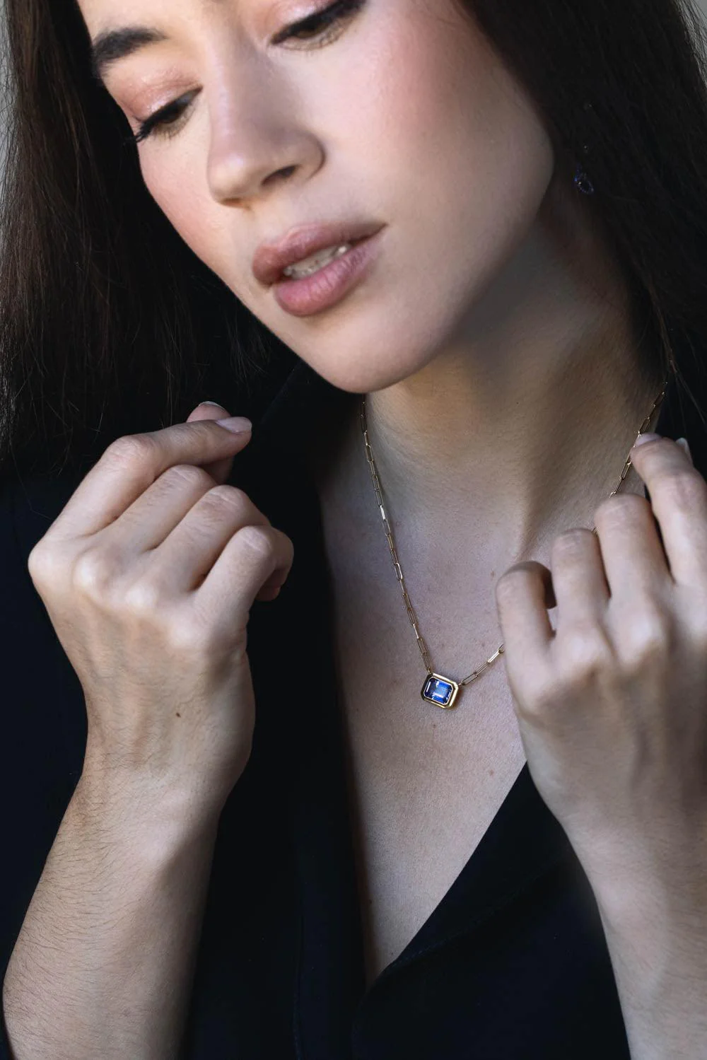 Manhattan Tanzanite East West Pendant Necklace - Image 2