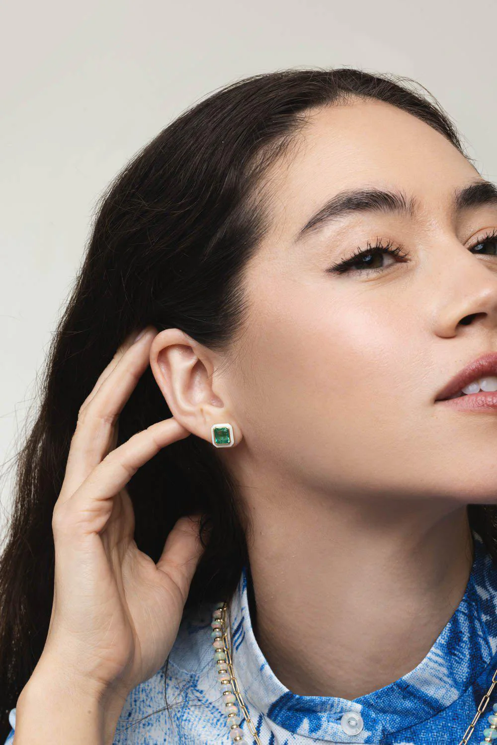 Queen Emerald Stud Earrings - Image 2