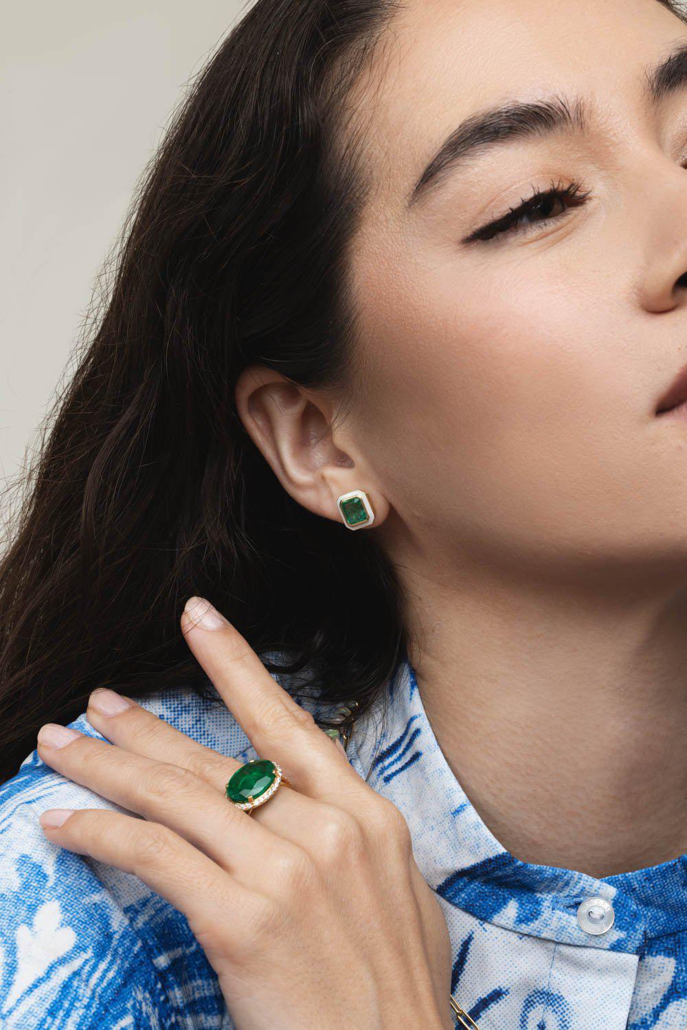 Queen Emerald Stud Earrings - Image 3